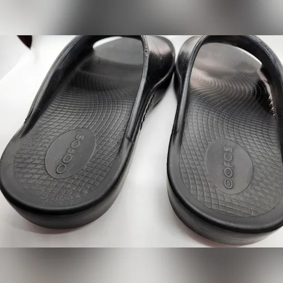 OOFOS Recovery Comfort slip on sandals women sz 8 Men sz 6