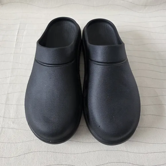 Oofos Unisex OOcloog Recovery Black Round Toe Slip On Clog Shoes Size M 10/W 12