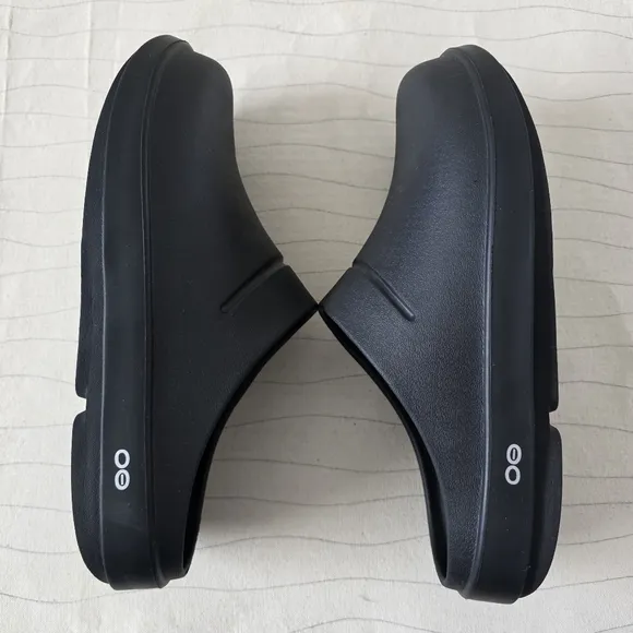 Oofos Unisex OOcloog Recovery Black Round Toe Slip On Clog Shoes Size M 10/W 12