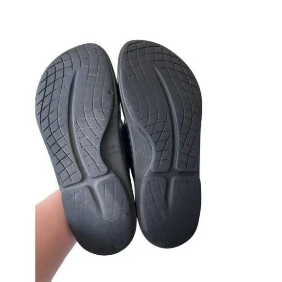 OOFOS Unisex Recovery Black Thong Slide Sandals