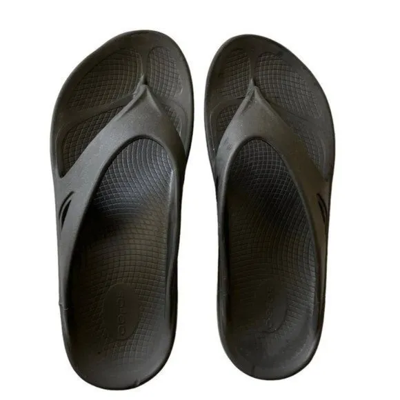 OOFOS Unisex Recovery Black Thong Slide Sandals