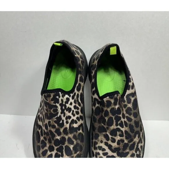 Oofos OOmg eeZee Low Shoes Slip On Cheetah Black Recovery Sneaker Women’s Sz 7.5