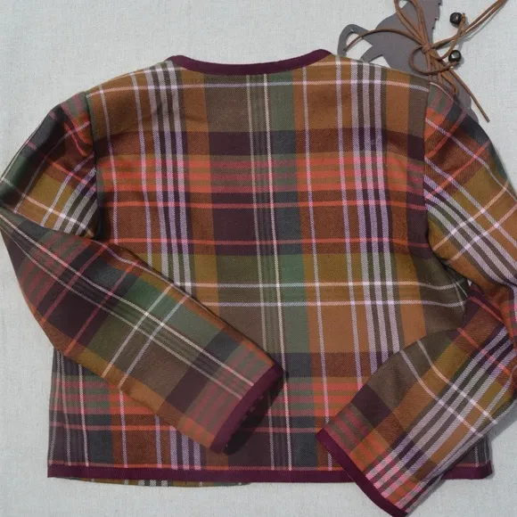 Oscar de la Renta jacket of 100% Wool, plaid pattern with claret grosgrain ribbo