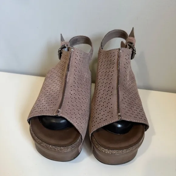 OTBT Bushnell Womens Size 8.5 Brown Suede Comfort Wedge Platform Sandals
