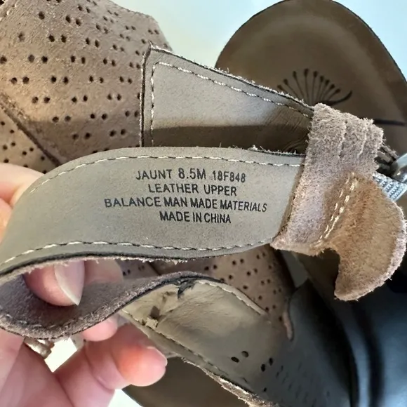 OTBT Bushnell Womens Size 8.5 Brown Suede Comfort Wedge Platform Sandals