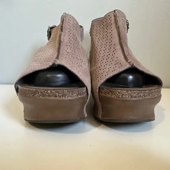 OTBT Bushnell Womens Size 8.5 Brown Suede Comfort Wedge Platform Sandals