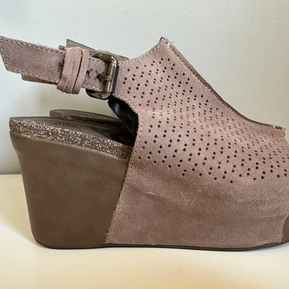 OTBT Bushnell Womens Size 8.5 Brown Suede Comfort Wedge Platform Sandals