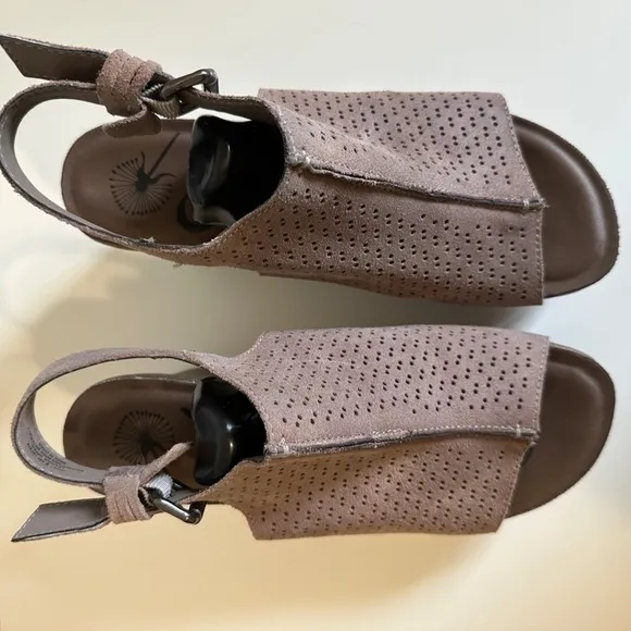 OTBT Bushnell Womens Size 8.5 Brown Suede Comfort Wedge Platform Sandals