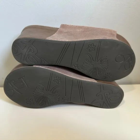 OTBT Bushnell Womens Size 8.5 Brown Suede Comfort Wedge Platform Sandals