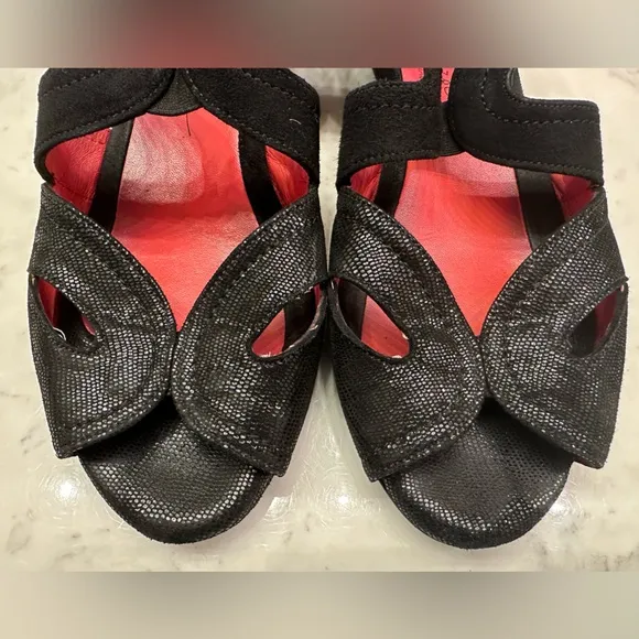 Pas De Rouge Black Suede Textured Weave Peep Toe Wedge Sandals Women’s 38.5/US 8