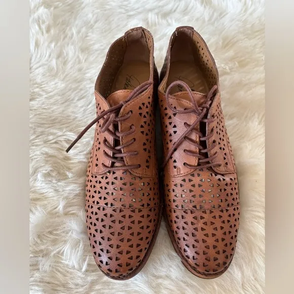 Patricia Nash Catania Perforated Leather Oxfords Loafers Lace Up Shoes