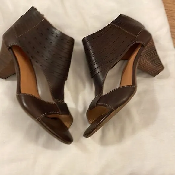 PIKOLINOS BROWN LEATHER SANDALS.  NEW