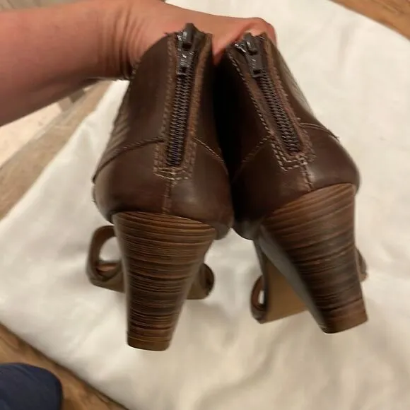 PIKOLINOS BROWN LEATHER SANDALS.  NEW