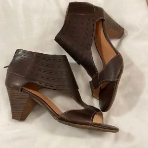 PIKOLINOS BROWN LEATHER SANDALS.  NEW