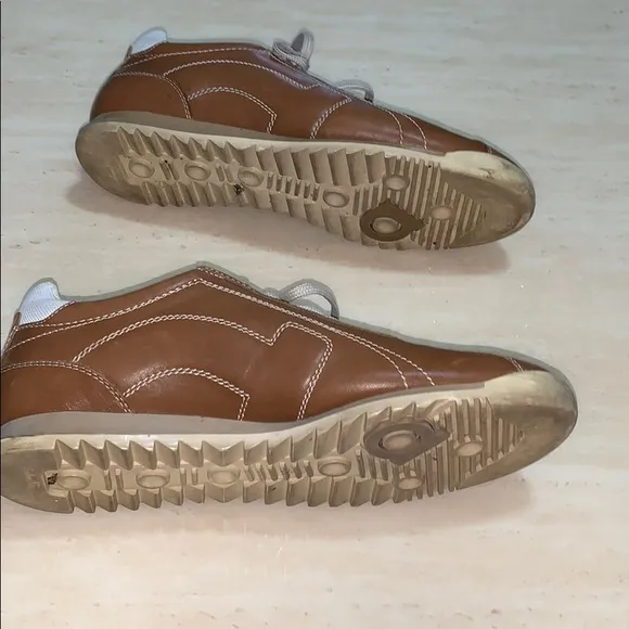 Salvatore Ferragamo Sneaker 7.5