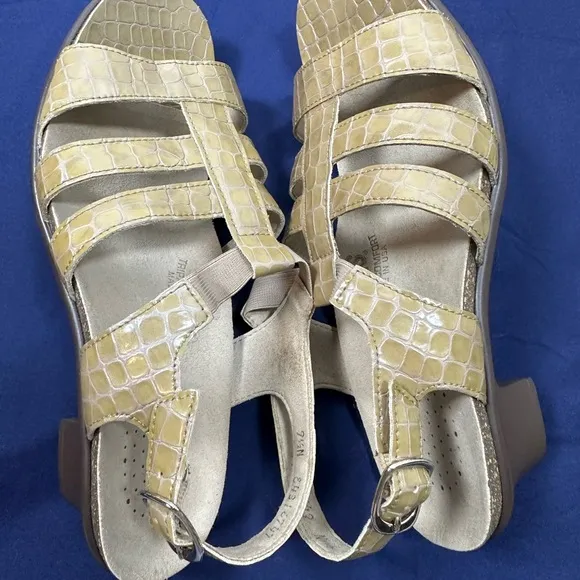 SAS Allegro Tan Sandals with Strappy Design and Cushioned Footbed Heeled