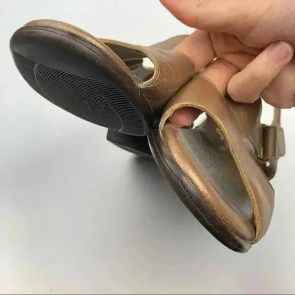 SAS sandals size 8.5 bronze leather stick strap walking comfort orthopedic