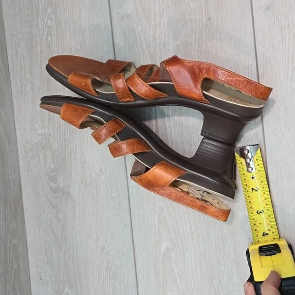 SAS Women Comfort Strappy Leather Heels Sandals shoes sz 8.5M