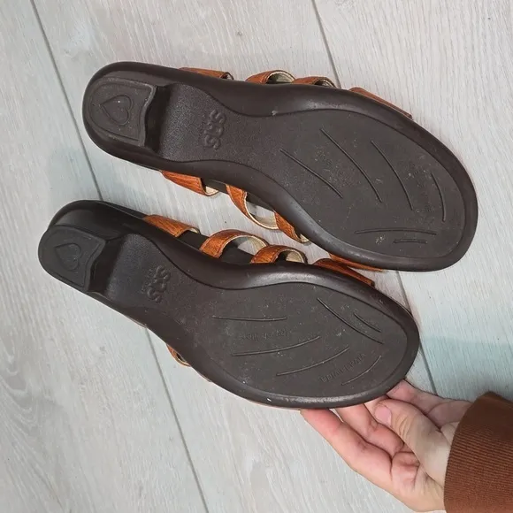 SAS Women Comfort Strappy Leather Heels Sandals shoes sz 8.5M