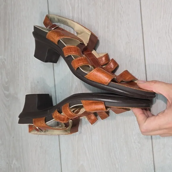 SAS Women Comfort Strappy Leather Heels Sandals shoes sz 8.5M