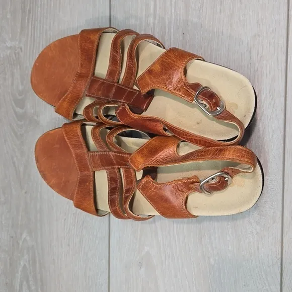 SAS Women Comfort Strappy Leather Heels Sandals shoes sz 8.5M