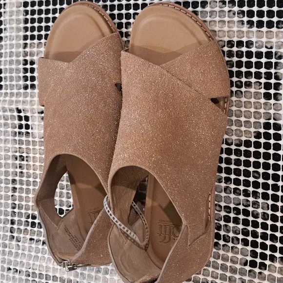 Sofft Evonne Flat Sandals