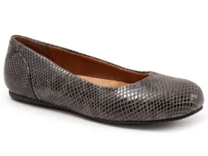 Softwalk Sonoma - Women's Flat Grey Snake (045)