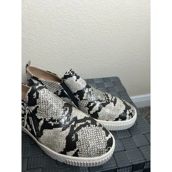 SOUL Naturalizer Turner Slip On Shoes Ivory Python Women's Size 9.5 Comfort