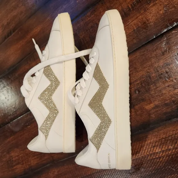 Stuart Weitzman White Leather Daryl Sneakers Size 9 US (39.5 EU) Silver Glitter