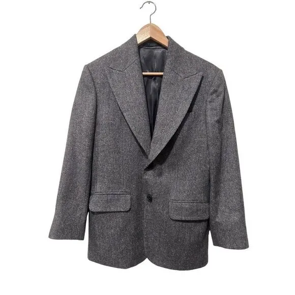 Studio Suits Handcrafted Gray Twead Wool Blend Blazer Silk Hankerchief Size 38