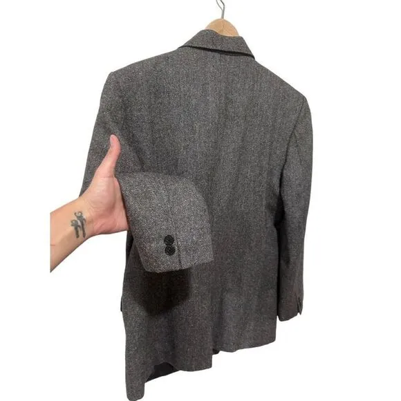 Studio Suits Handcrafted Gray Twead Wool Blend Blazer Silk Hankerchief Size 38