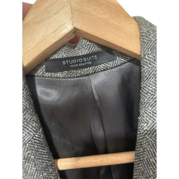 Studio Suits Handcrafted Gray Twead Wool Blend Blazer Silk Hankerchief Size 38