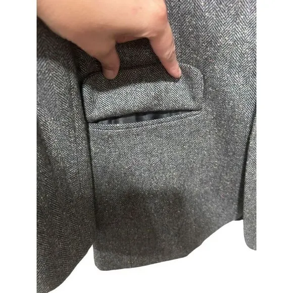 Studio Suits Handcrafted Gray Twead Wool Blend Blazer Silk Hankerchief Size 38