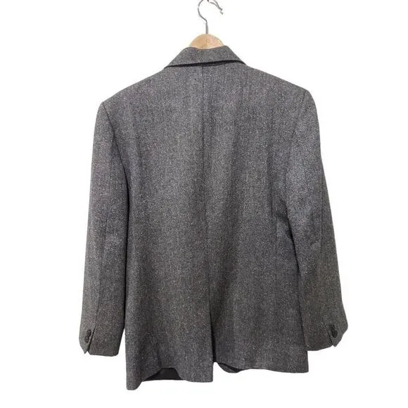 Studio Suits Handcrafted Gray Twead Wool Blend Blazer Silk Hankerchief Size 38