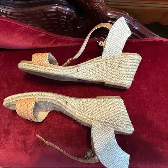 Stylish Tan Woven Sandals