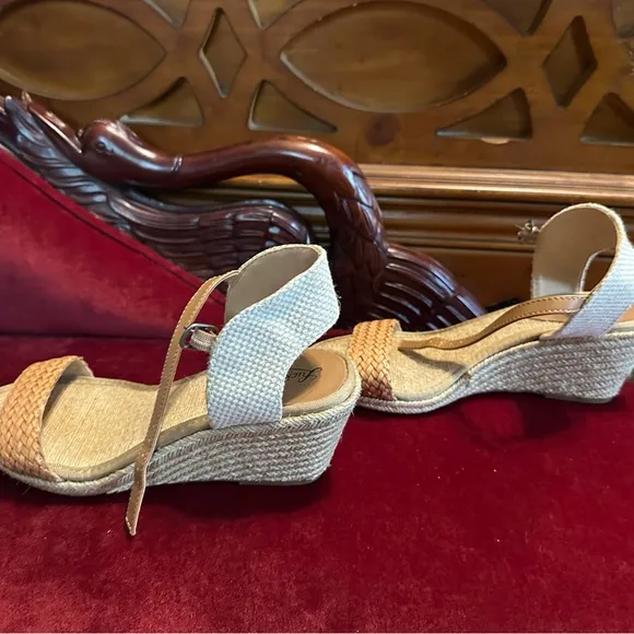 Stylish Tan Woven Sandals