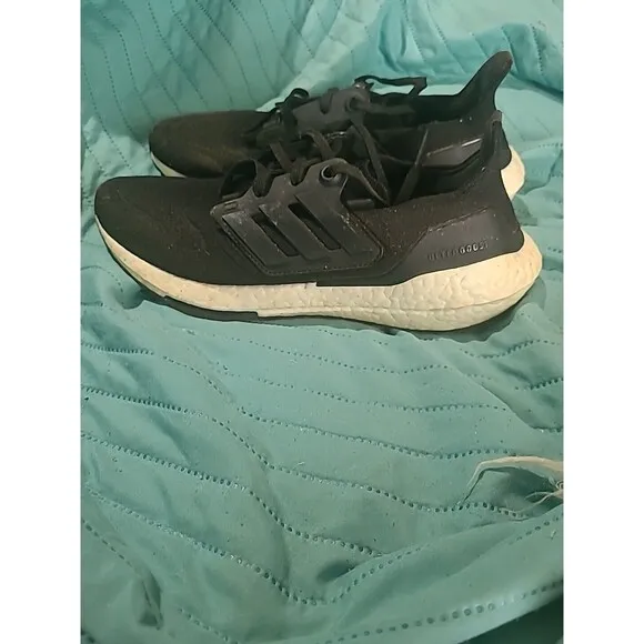 Sz 8.5 / Adidas Womens Ultraboost 22  Black White Boost Running Sneakers