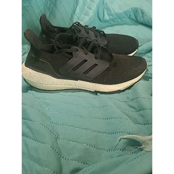 Sz 8.5 / Adidas Womens Ultraboost 22  Black White Boost Running Sneakers
