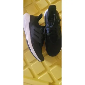 Sz 8.5 / Adidas Womens Ultraboost 22  Black White Boost Running Sneakers