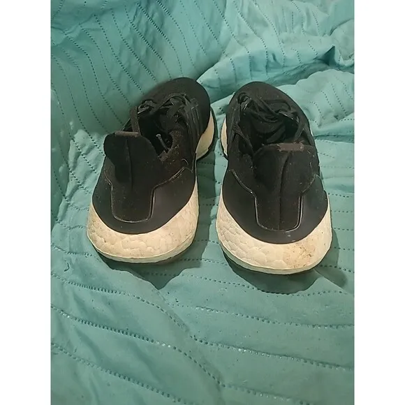 Sz 8.5 / Adidas Womens Ultraboost 22  Black White Boost Running Sneakers