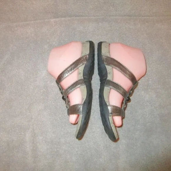 TAOS Prize 4 LEATHER Comfort Size 7 SANDALS 3 Strap COMFORT Arch METALLIC Gem