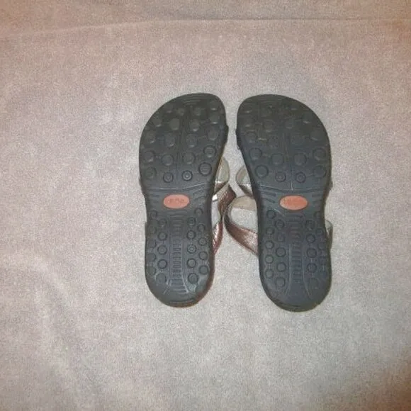 TAOS Prize 4 LEATHER Comfort Size 7 SANDALS 3 Strap COMFORT Arch METALLIC Gem