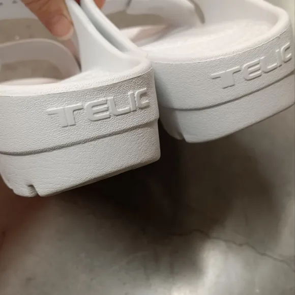 Telic Women's Boise Bliss Soft Arch Recovery Buckle Sandals Snow White Sz 2XS