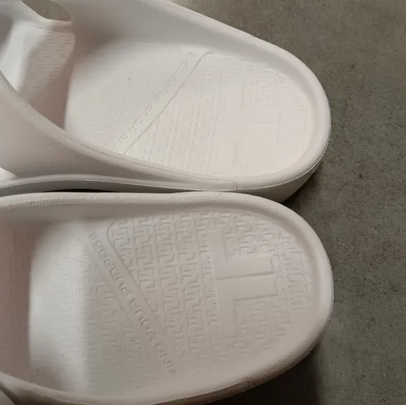 Telic Women's Boise Bliss Soft Arch Recovery Buckle Sandals Snow White Sz 2XS