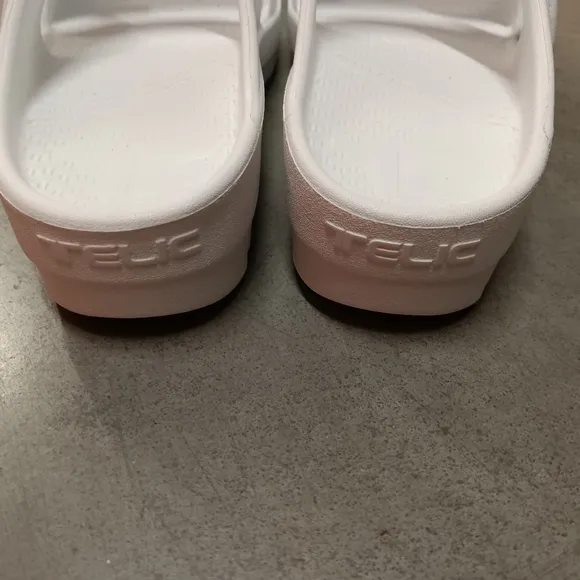 Telic Women's Boise Bliss Soft Arch Recovery Buckle Sandals Snow White Sz 2XS