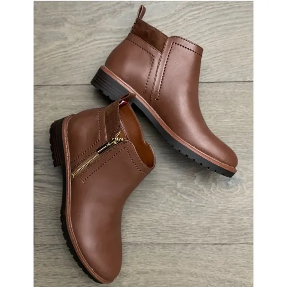 Tommy Hilifiger Women's Fawn Booties NWB. Size:6.5