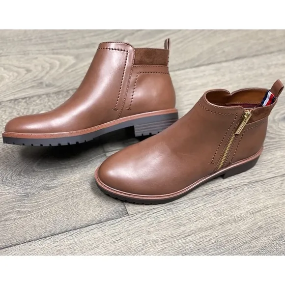 Tommy Hilifiger Women's Fawn Booties NWB. Size:6.5