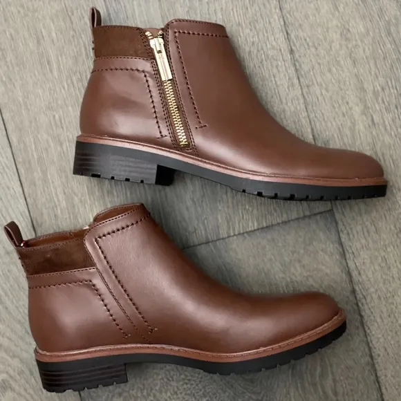 Tommy Hilifiger Women's Fawn Booties NWB. Size:6.5