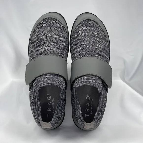 TRAQ by ALEGRIA Women's Qwik Smart Walking Shoe in Charcoal, Size 8 (38)