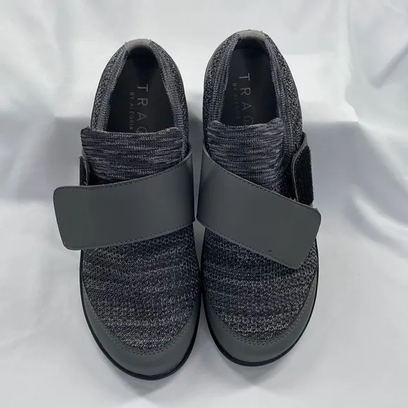 TRAQ by ALEGRIA Women's Qwik Smart Walking Shoe in Charcoal, Size 8 (38)